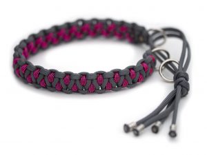 Halsband halvstryp i Steel Grey / Neon Pink & Black Stripes