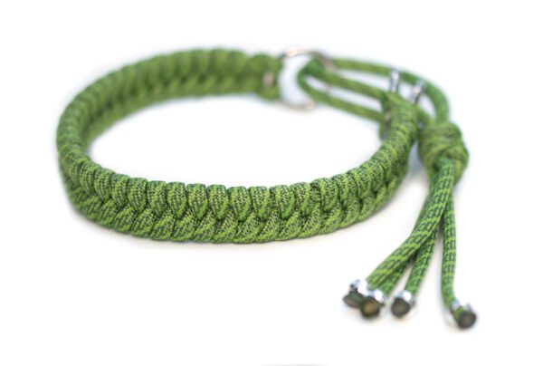 Halsband halvstryp i Leaf Green & Fern Green Helix