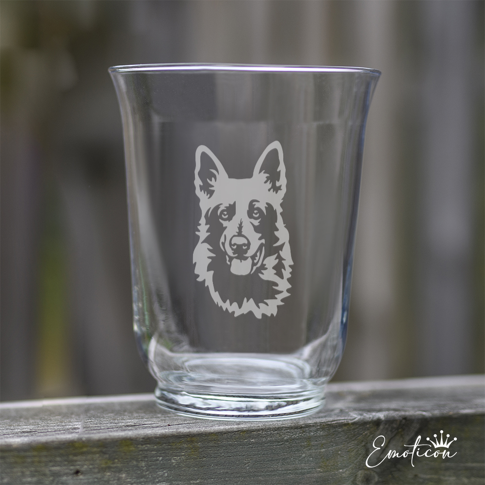 Vas/ljuslykta vit herdehund