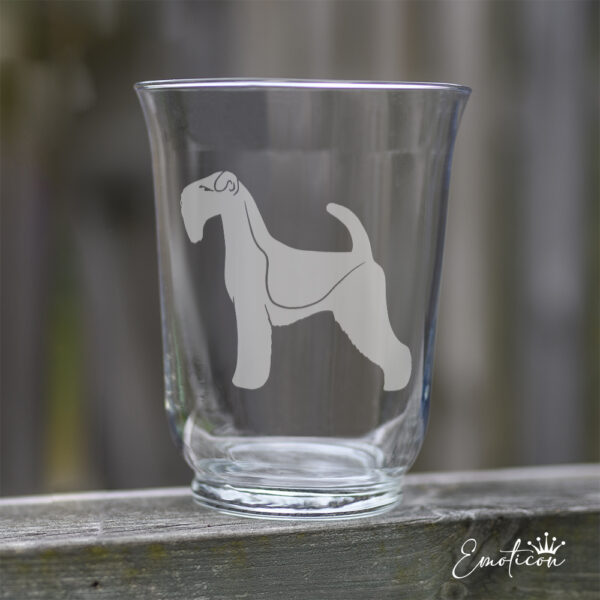 Vas/ljuslykta airedaleterrier