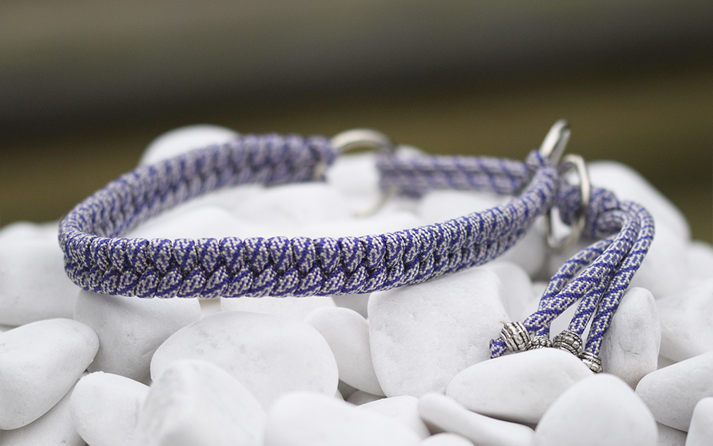 Halsband i Cream & Deep Purple Helix