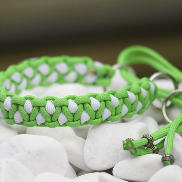 Halsband i Neon Green & Paraglow White