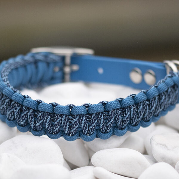 Halsband i Smurf Blue, Midnight Blue & Baby Blue Helix