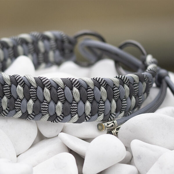 Halsband i Carabonic, Metal Grey, Sparkling Silver & Zebra Shockwave