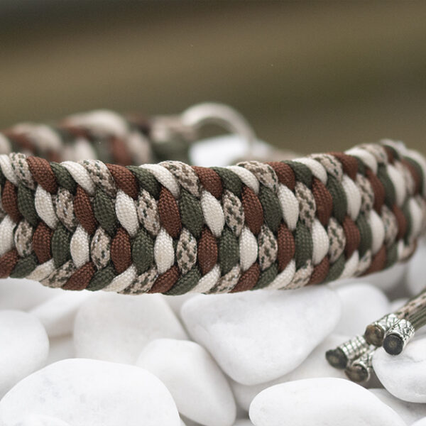 Halsband i Chocolate, Cream, Olive Drab & Sand Camo