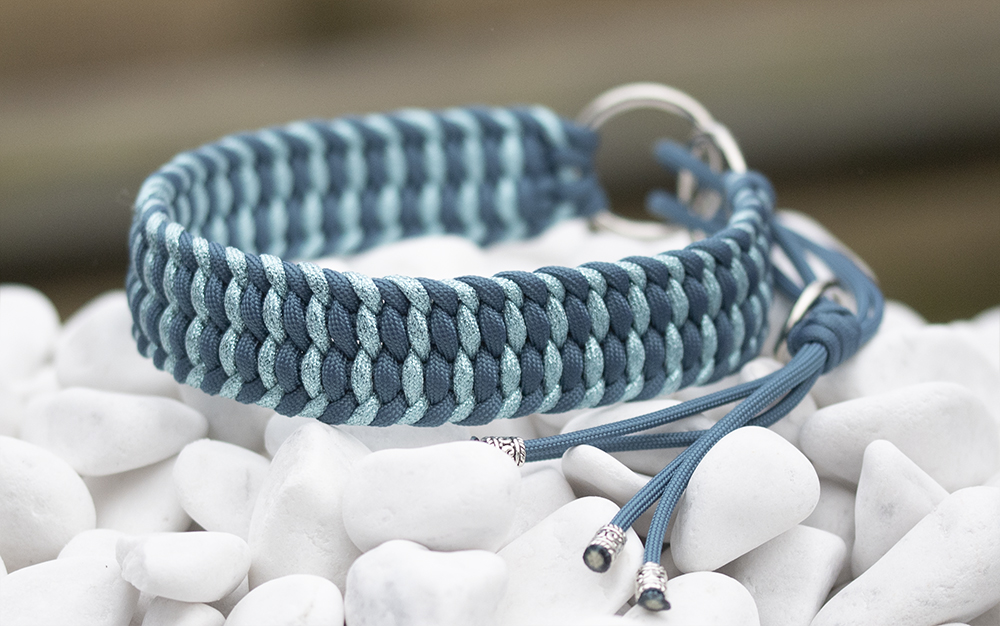 Halsband i Petrol Blue & Shiny Ice