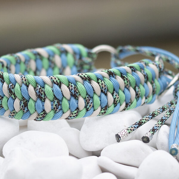 Halsband i Baby Blue, Cream, Frogspot & Mint