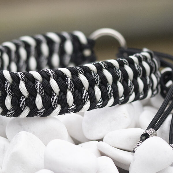 Halsband i Black, White, White & Black Helix