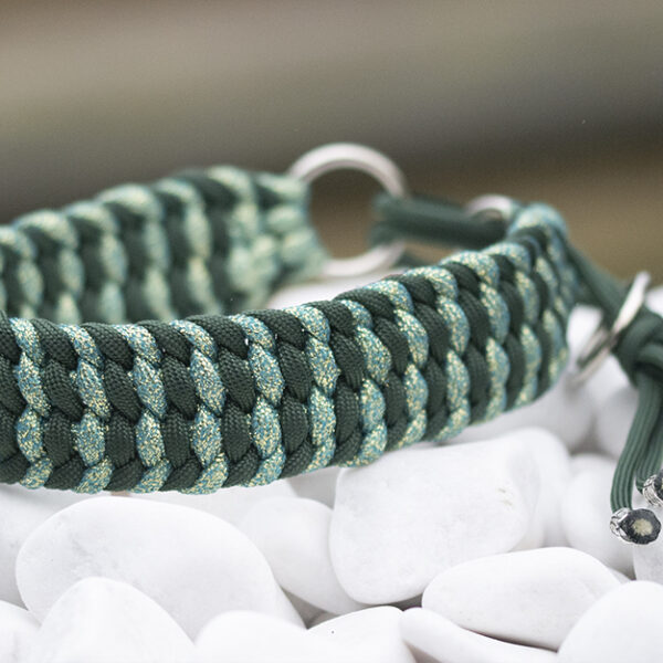 Halsband i Dark Green & Glitter Waves