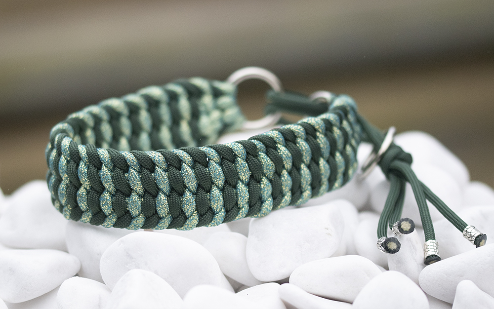 Halsband i Dark Green & Glitter Waves