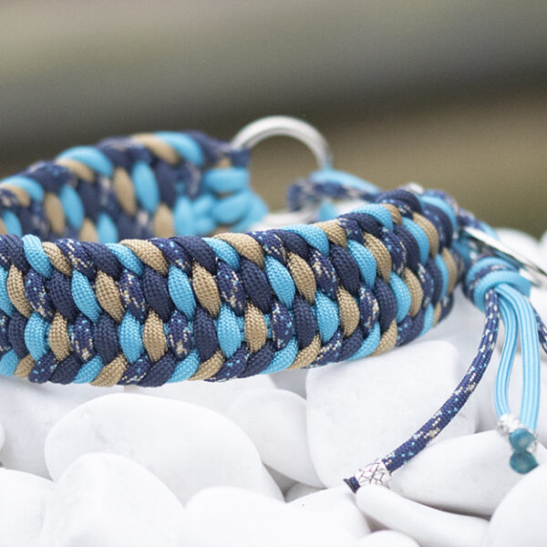 Halsband i Dark Cyan, Gold, Marine Blue & Tartan Blue