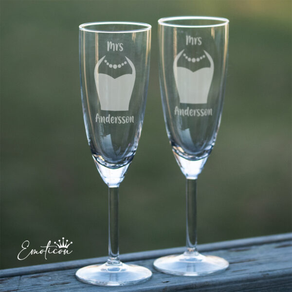 Champagneglas bröllop, Mrs med efternamn