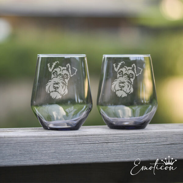 Grå glas foxterrier, strävhårig
