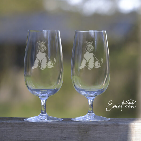Ölglas foxterrier, strävhårig