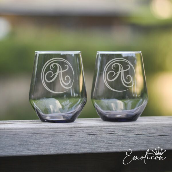 Grå glas med monogram