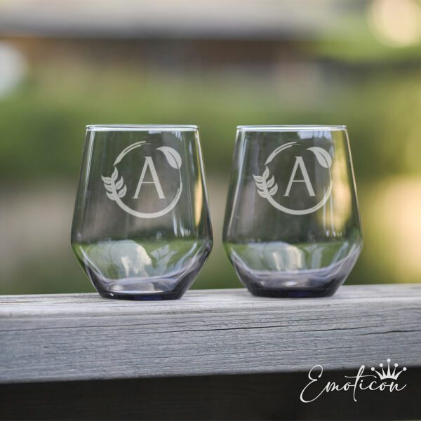 Grå glas med monogram