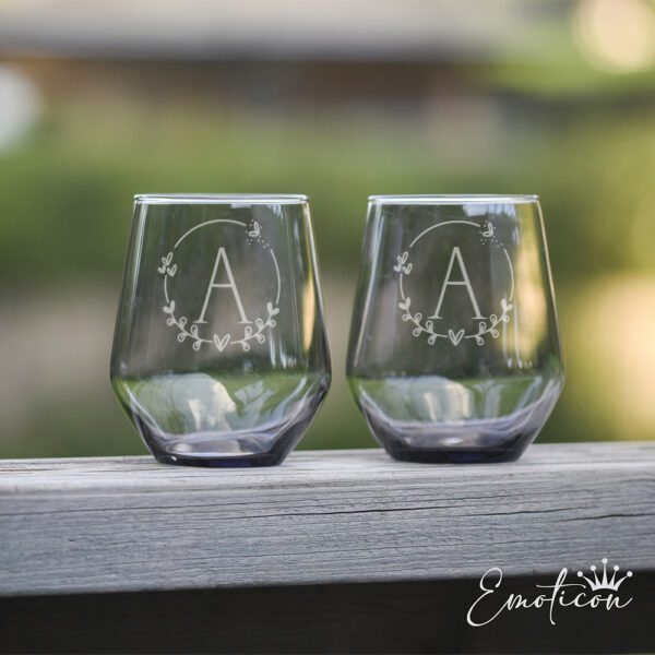 Grå glas med monogram