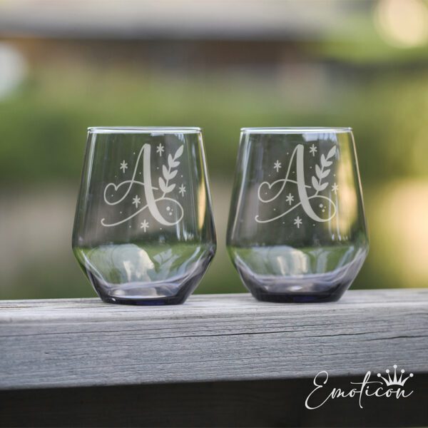 Grå glas med monogram