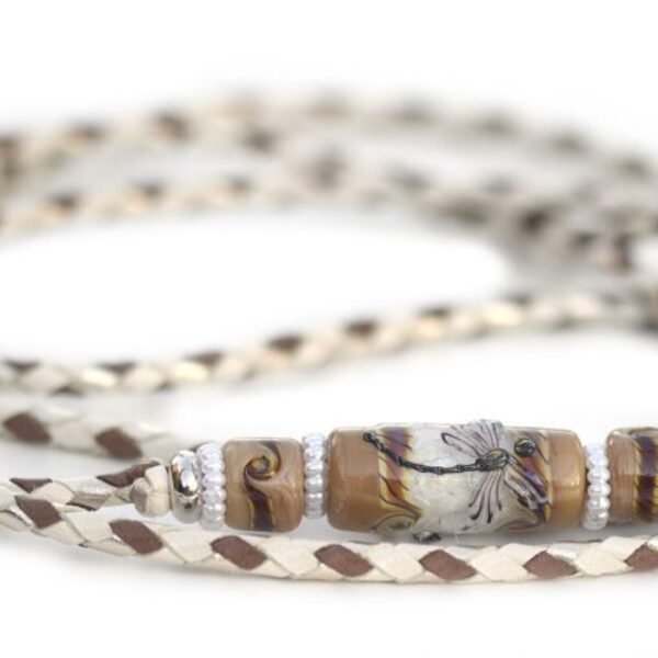 Utställningskoppel i känguruläder, flätat i färgerna ivory shimmer, nougat & platinum foil