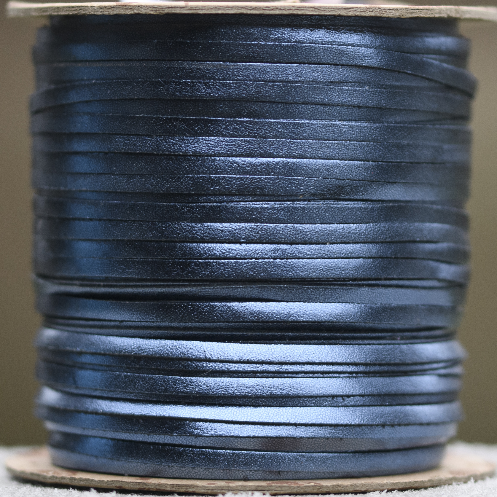 Känguruläder, royal blue foil