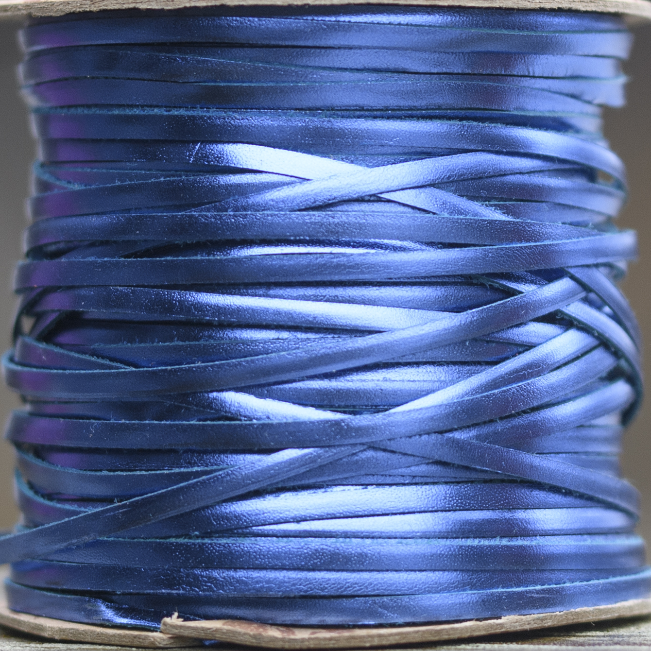 Känguruläder, yale blue foil