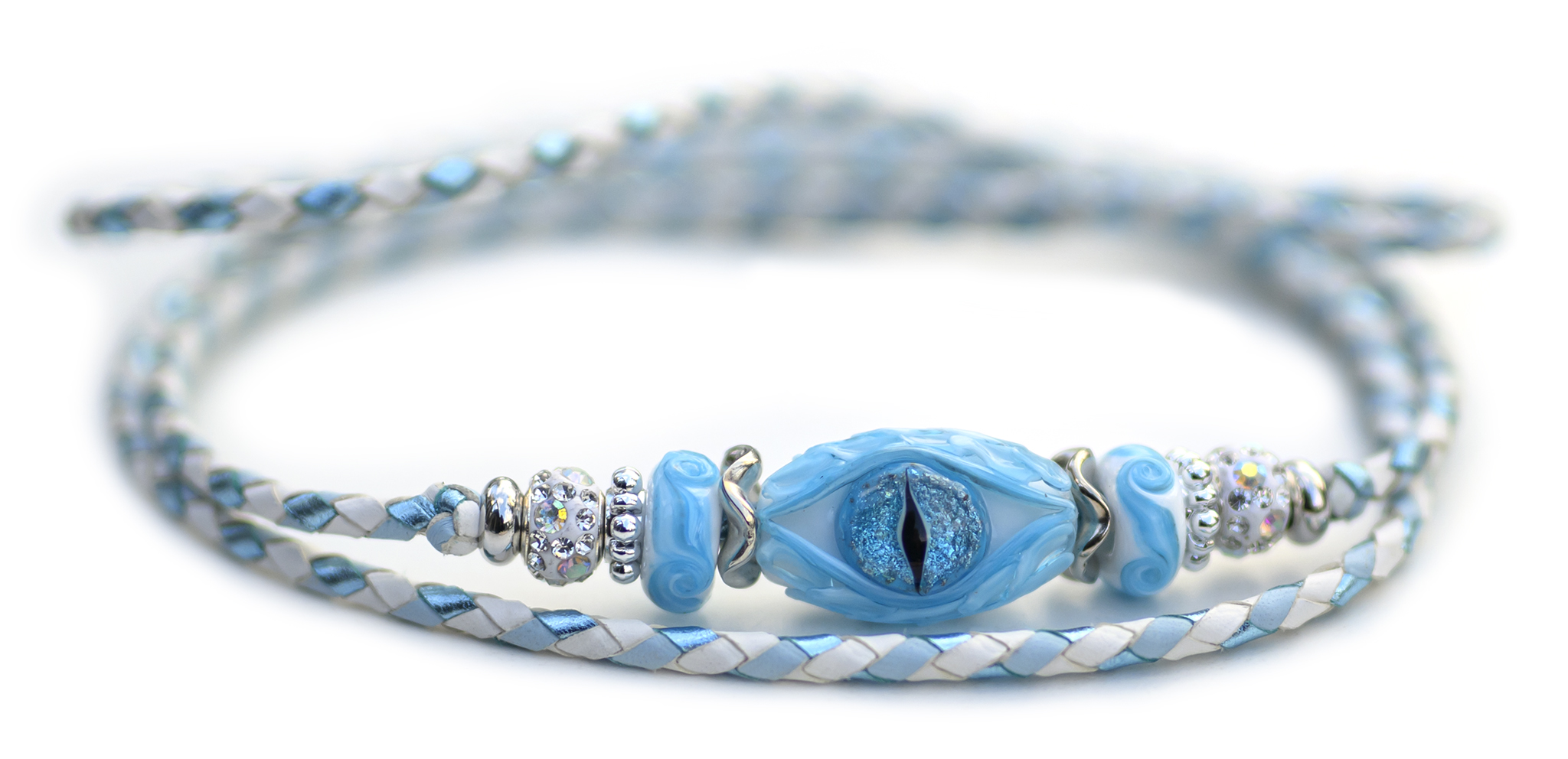 Utställningskoppel i känguruläder, flätat i färgerna white, baby blue & blue foil