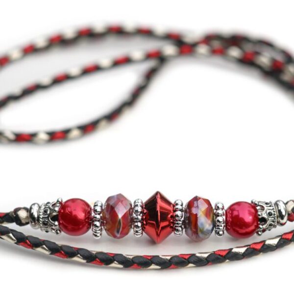 Utställningskoppel i känguruläder, flätat i färgerna black, fire red och platinum