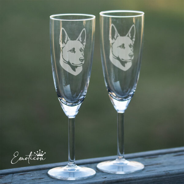 Champagneglas canaan dog