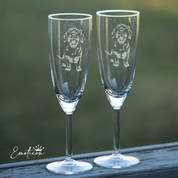 Champagneglas strävhårig tax